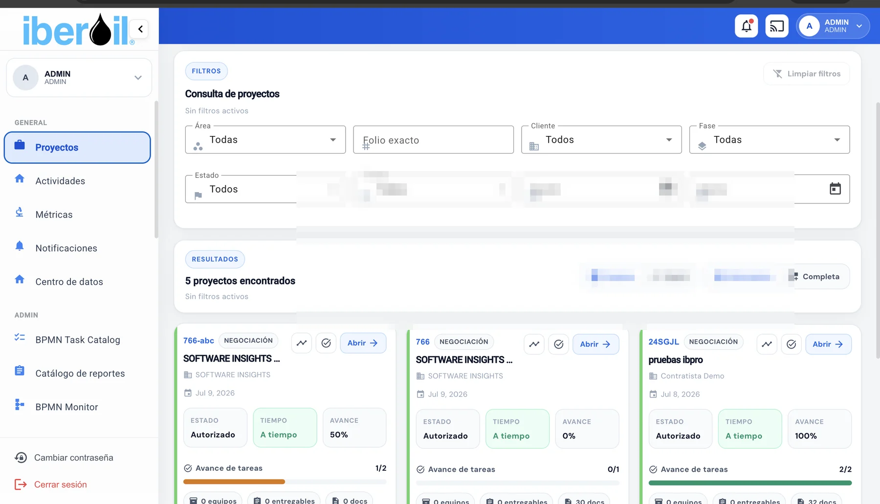Listado de proyectos con filtros y tarjetas operativas